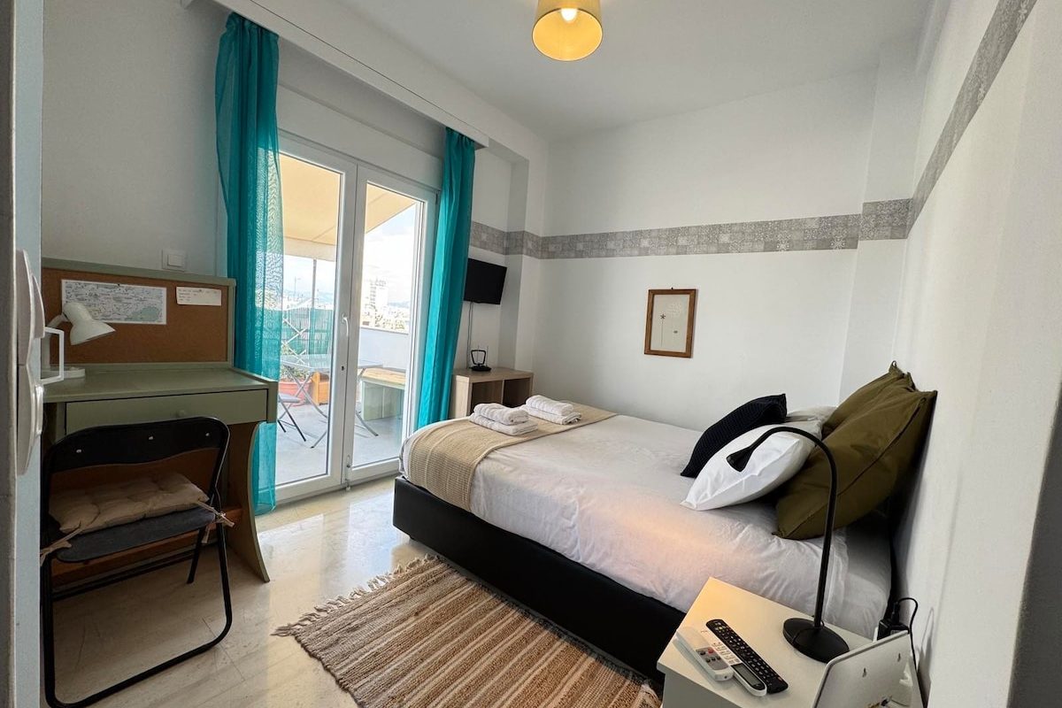 Asimaki-Fotila-·-Acropolis-Skyline-Sunset-2-person-loft-Exarchia-2