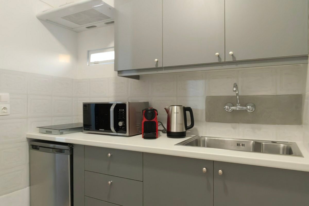 Asimaki-Fotila-·-Acropolis-Skyline-Sunset-2-person-loft-Exarchia-24