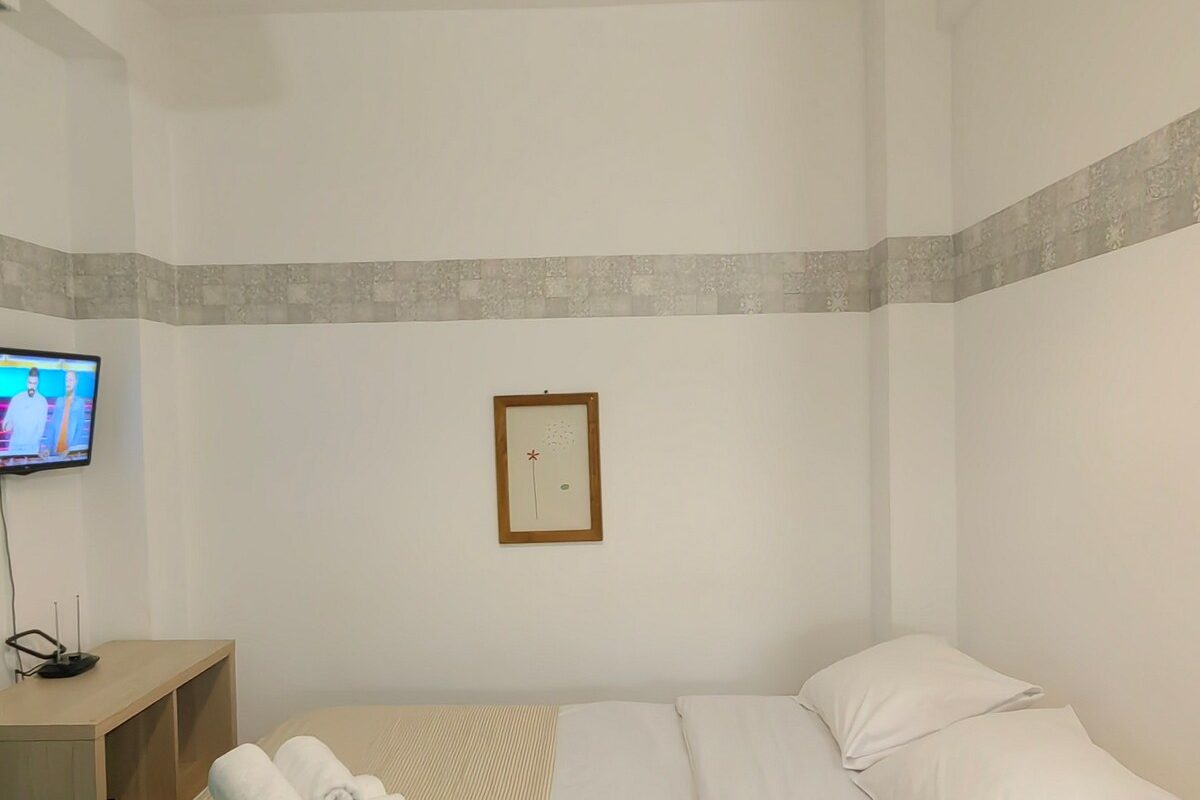 Asimaki-Fotila-·-Acropolis-Skyline-Sunset-2-person-loft-Exarchia-29