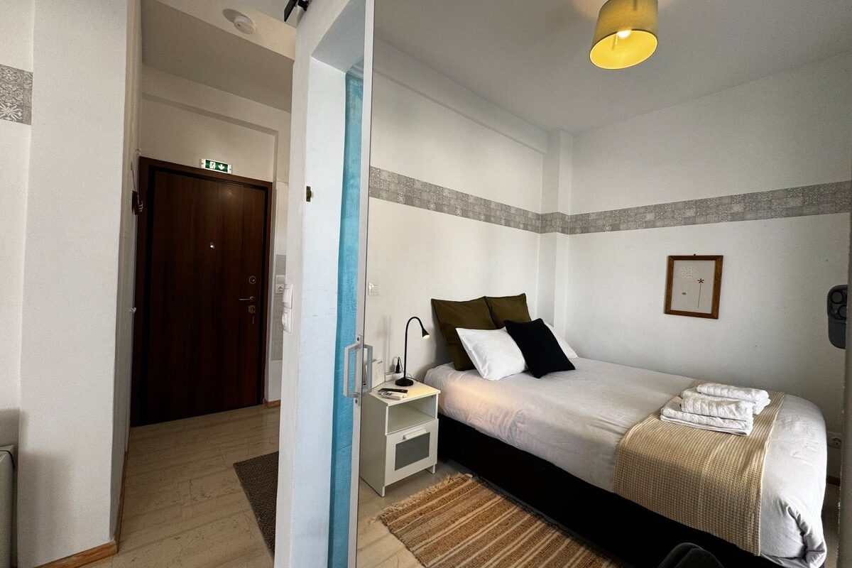 Asimaki-Fotila-·-Acropolis-Skyline-Sunset-2-person-loft-Exarchia-34