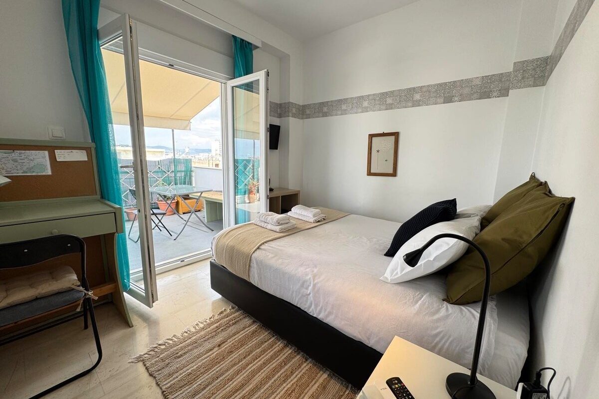 Asimaki-Fotila-·-Acropolis-Skyline-Sunset-2-person-loft-Exarchia-38