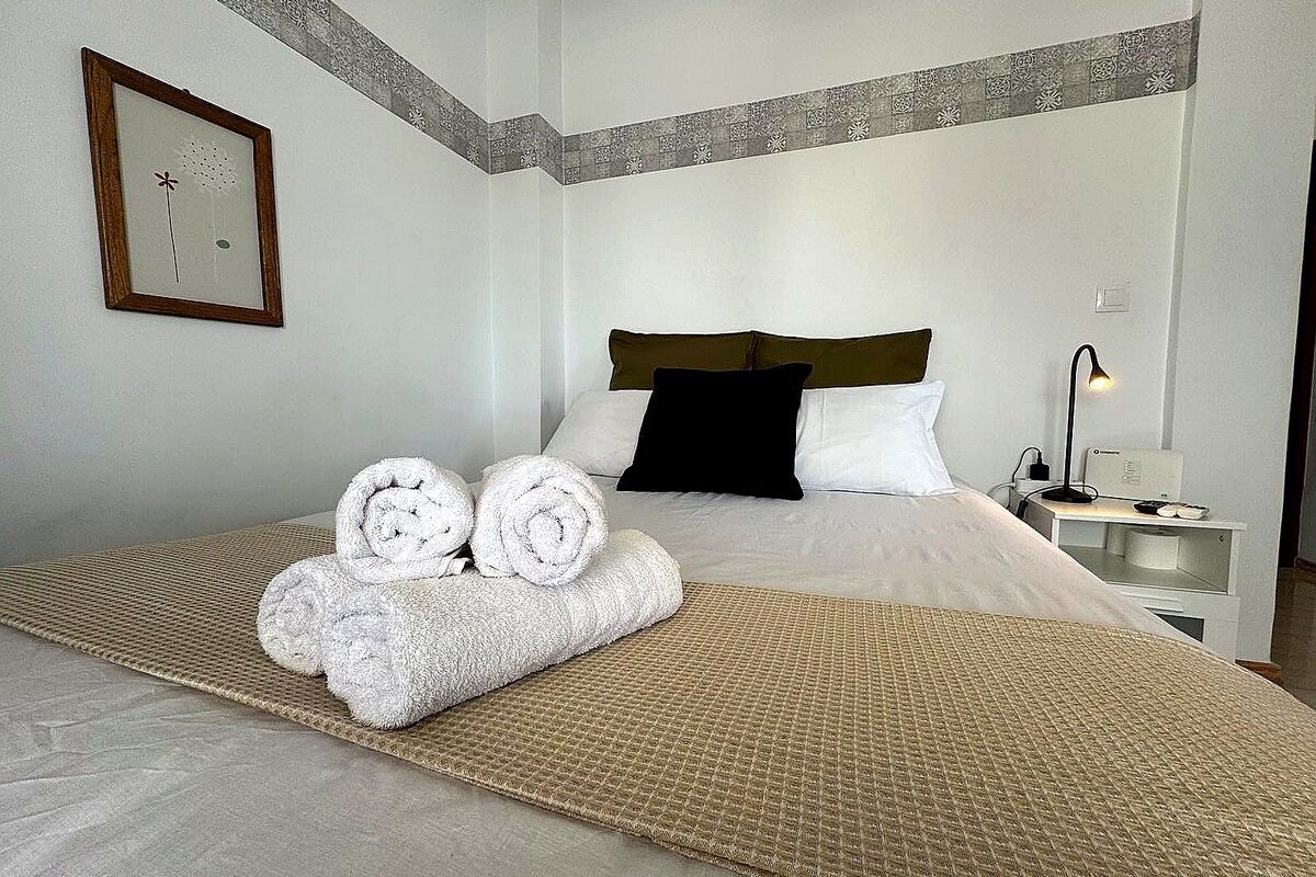 Asimaki-Fotila-·-Acropolis-Skyline-Sunset-2-person-loft-Exarchia-41