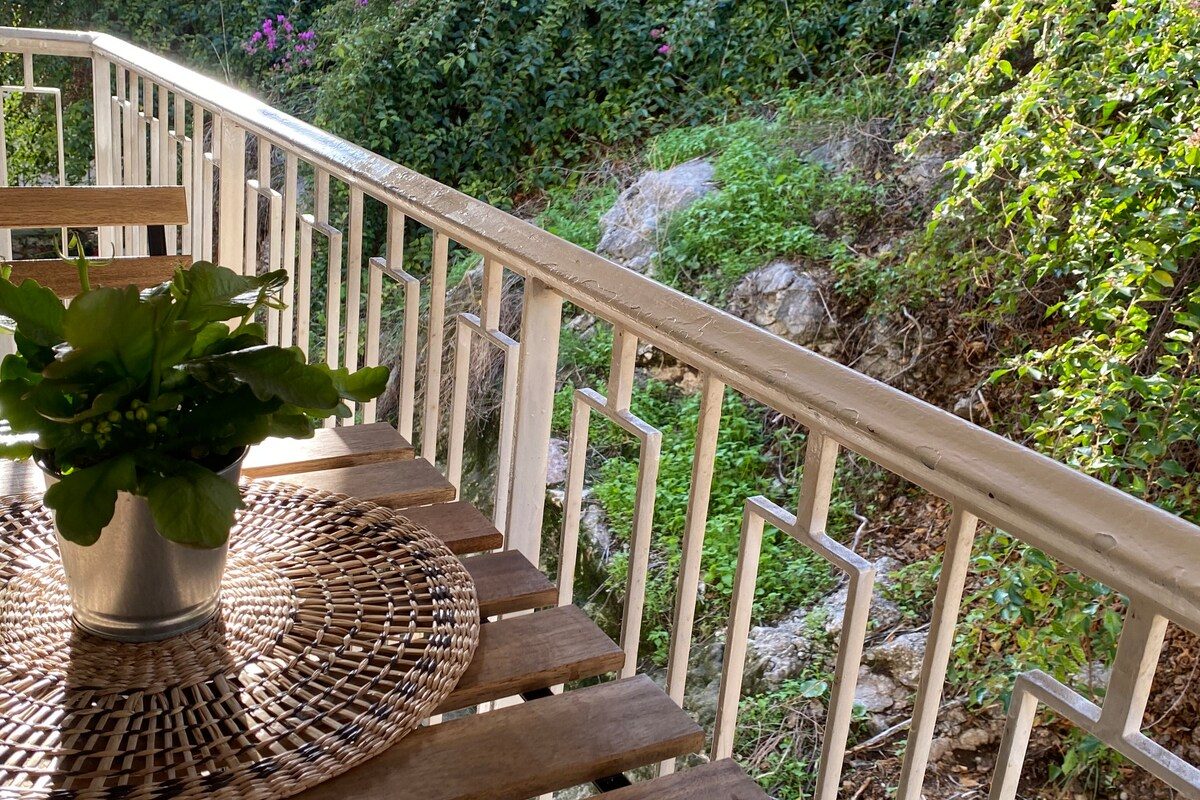Cozy-Acropolis-backyard-haven-14