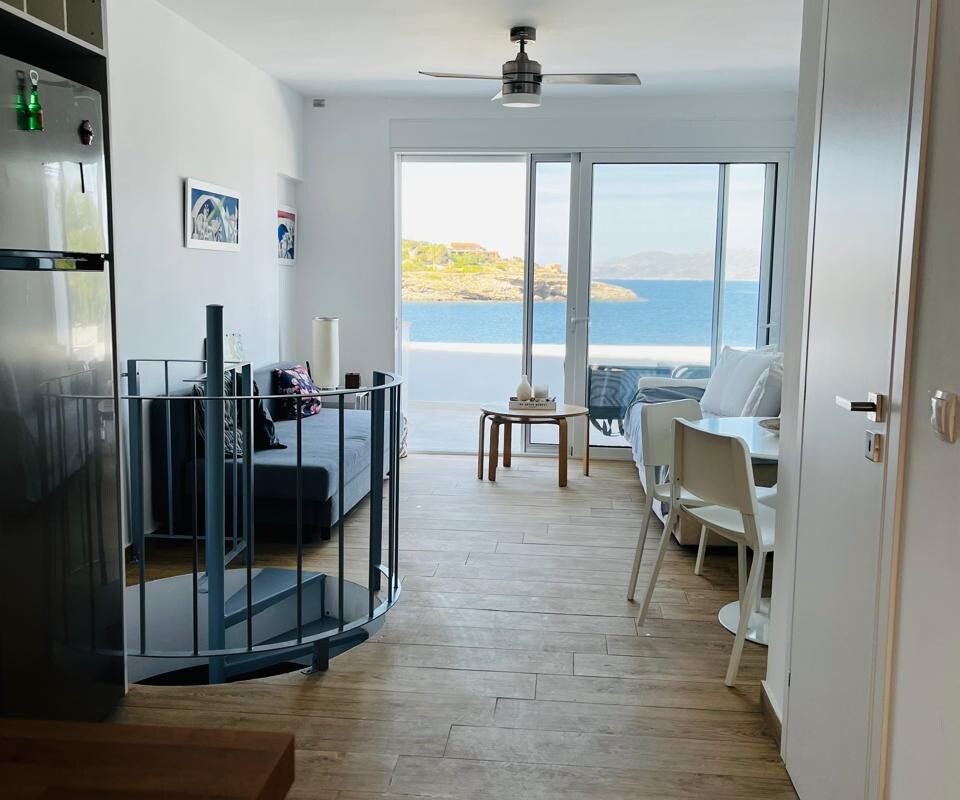 Seaside-Lavrio-Beach-House-17
