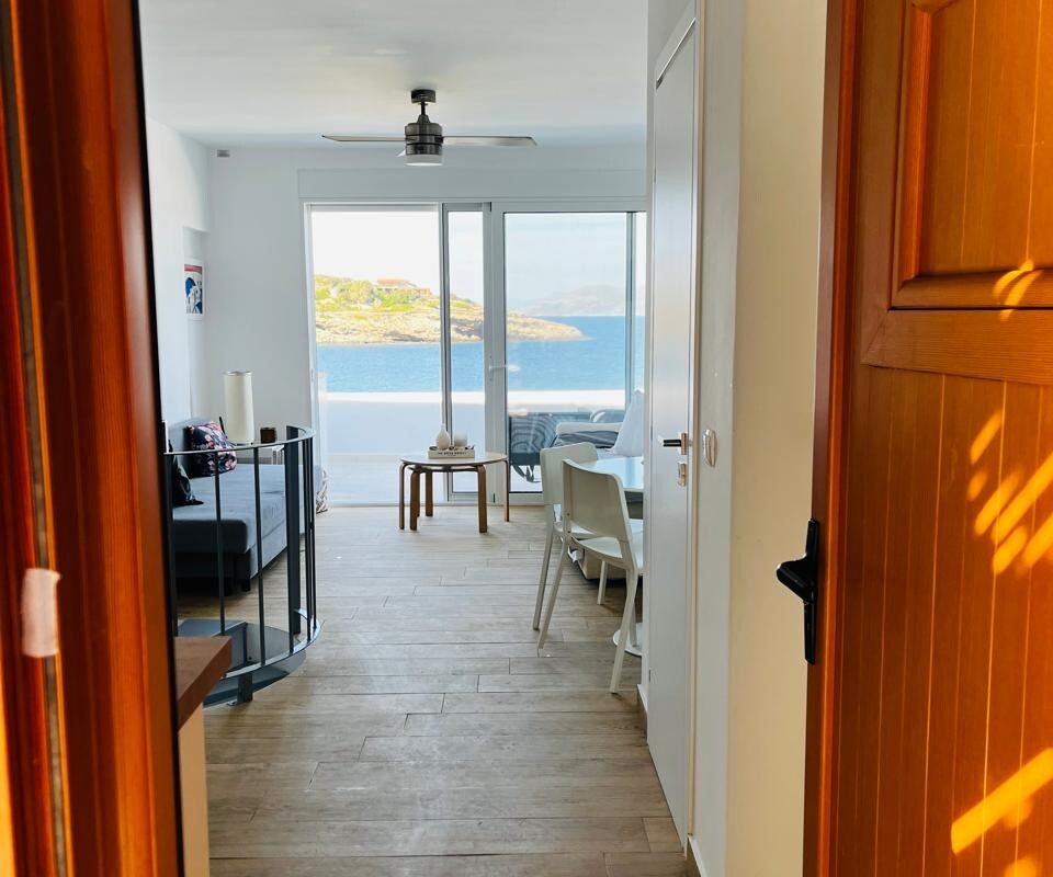 Seaside-Lavrio-Beach-House-18