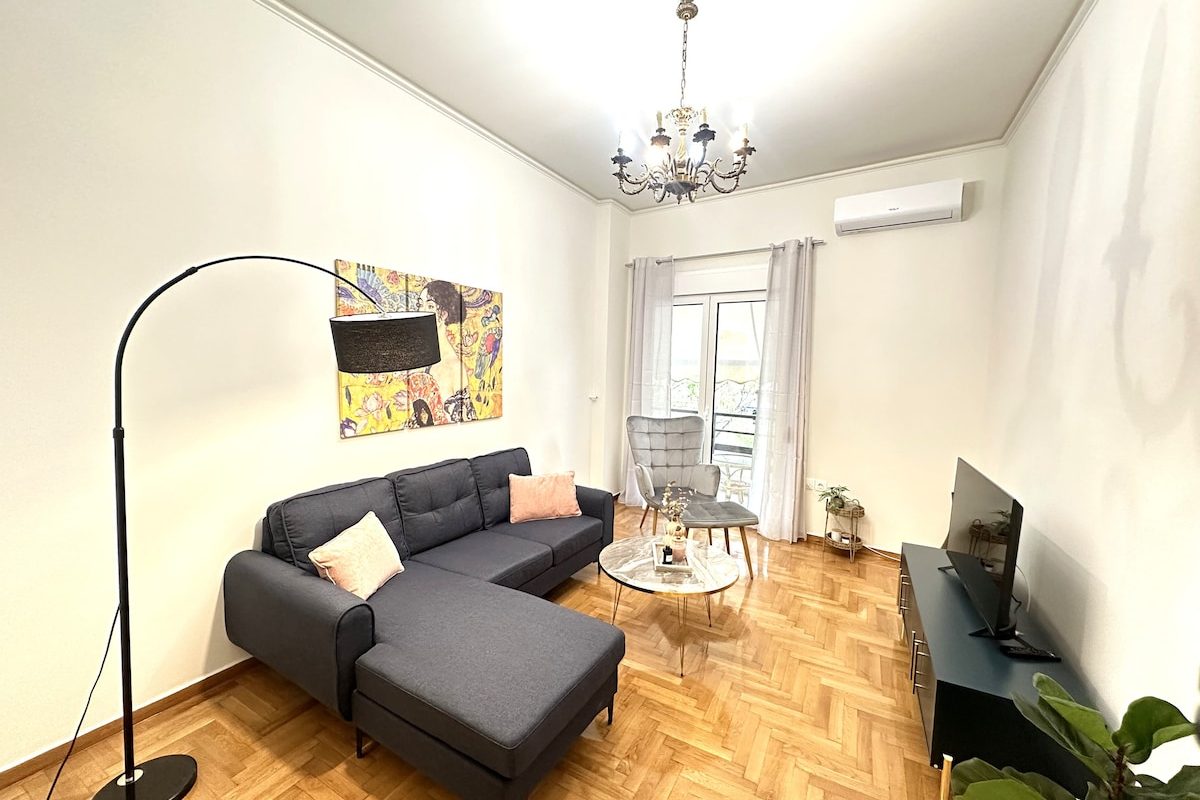 Stylish-Downtown-Apartment-0