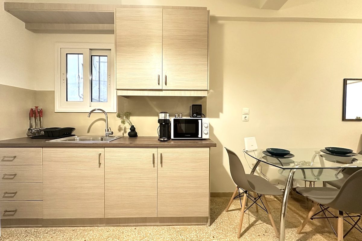 Stylish-Downtown-Apartment-10