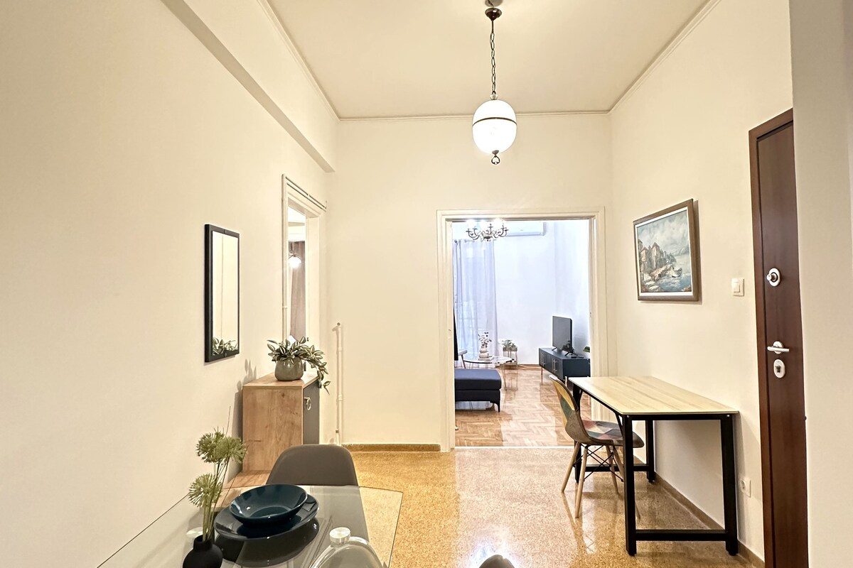 Stylish-Downtown-Apartment-13