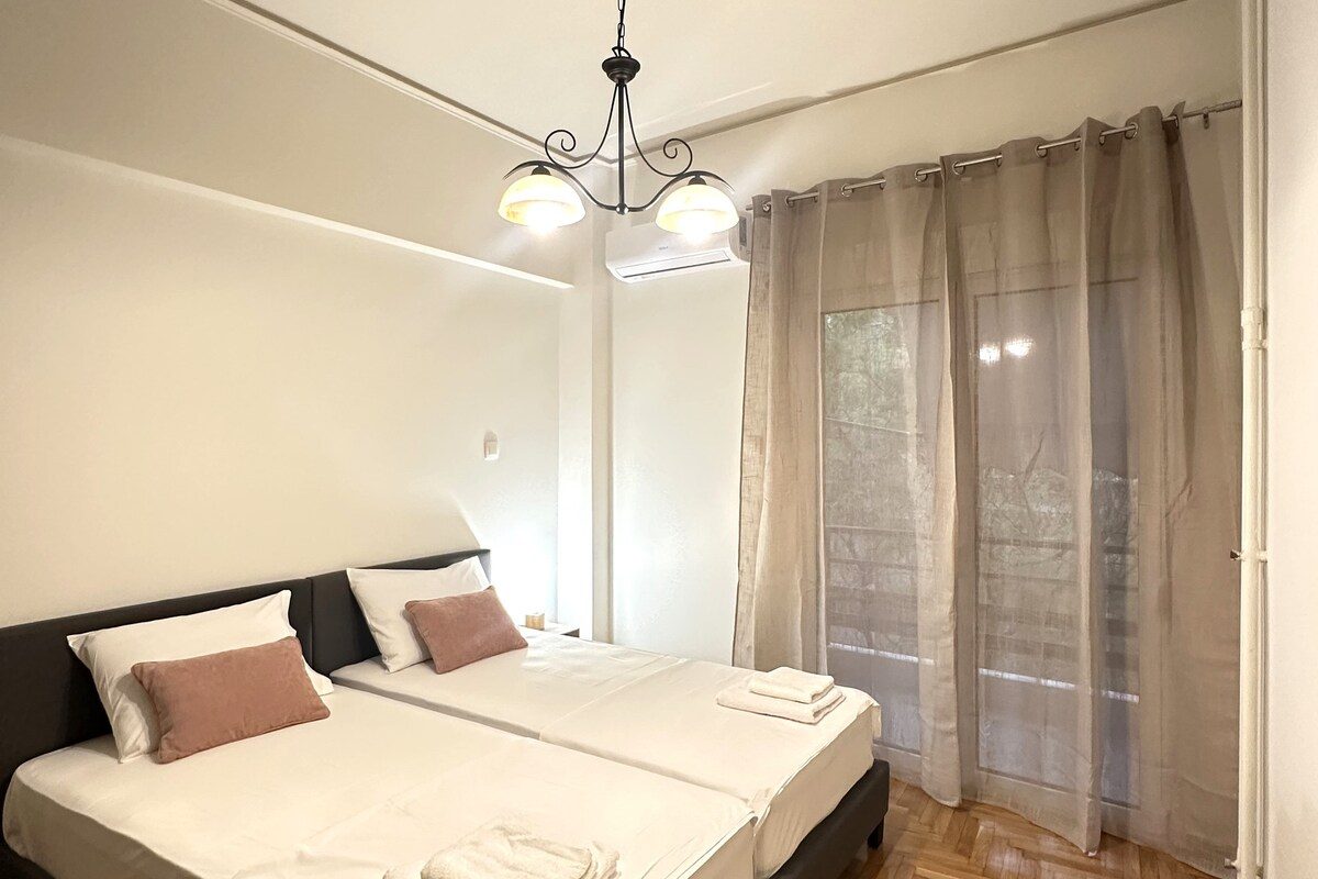 Stylish-Downtown-Apartment-17