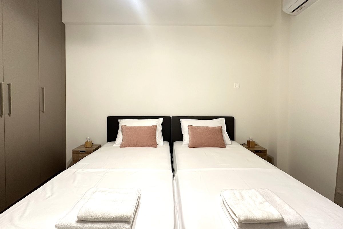 Stylish-Downtown-Apartment-18