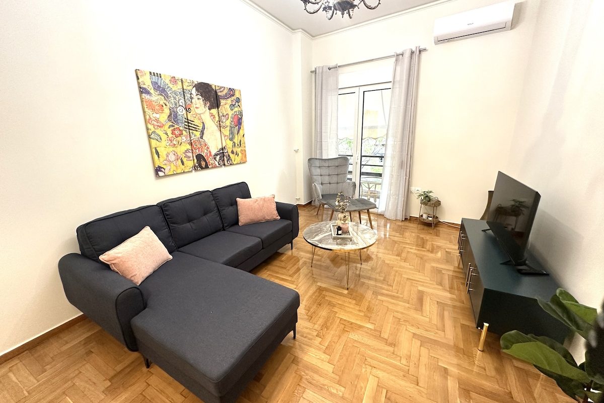 Stylish-Downtown-Apartment-6