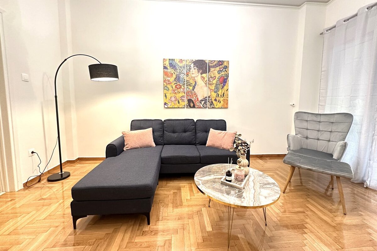 Stylish-Downtown-Apartment-7