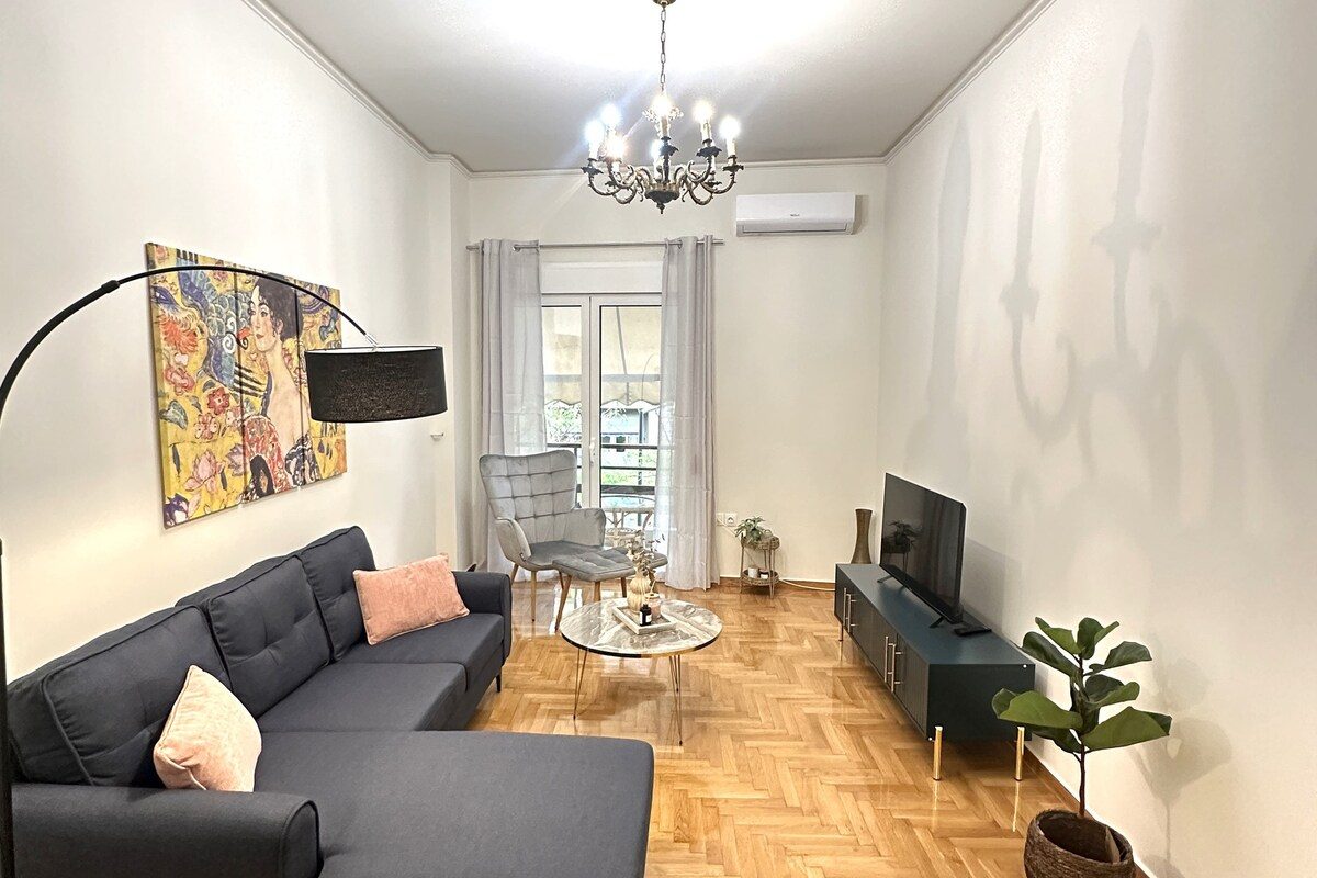 Stylish-Downtown-Apartment-8
