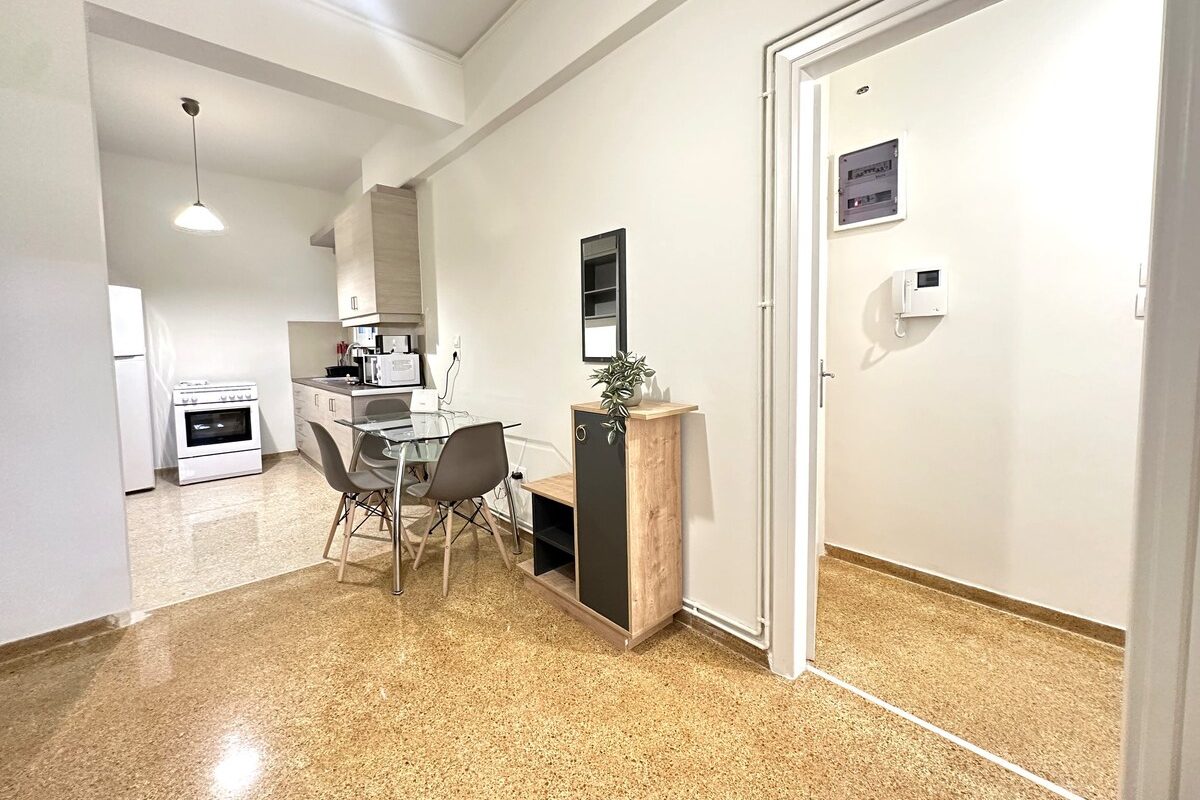 Stylish-Downtown-Apartment-9